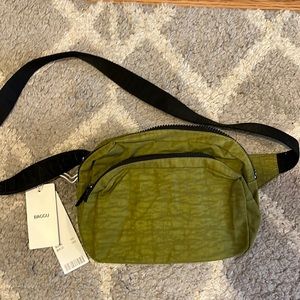 NWT BAGGU fanny pack.